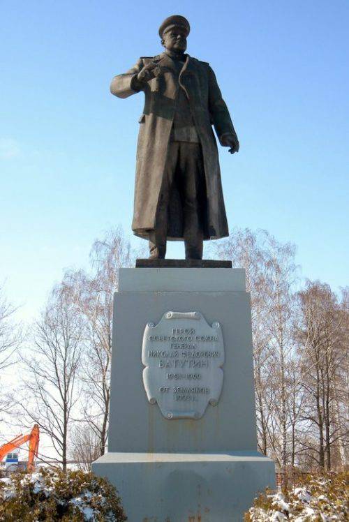 г. Старый Оскол. Памятник генералу Н.Ф. Ватутину.